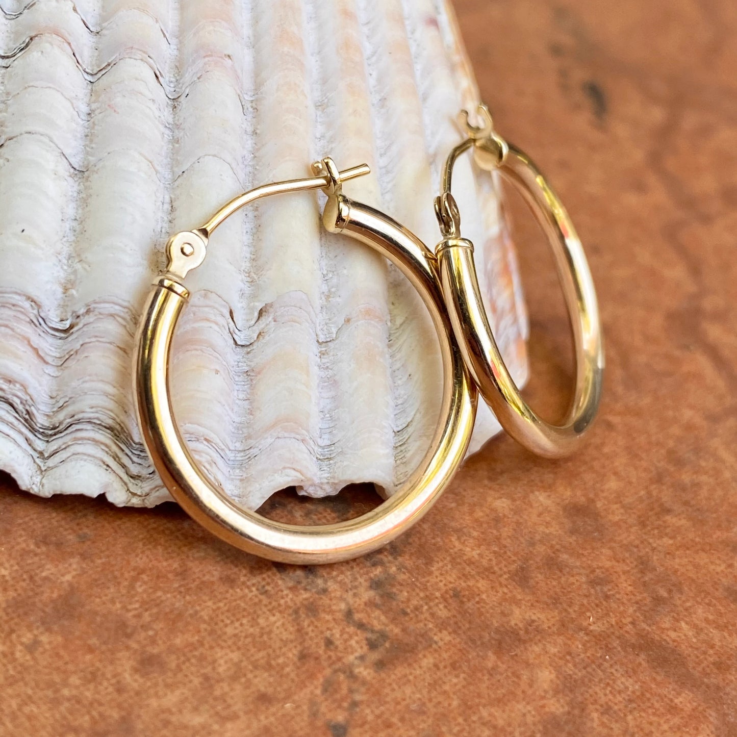 10KT Yellow Gold 2mm Tube Round Hoop Earrings 16mm