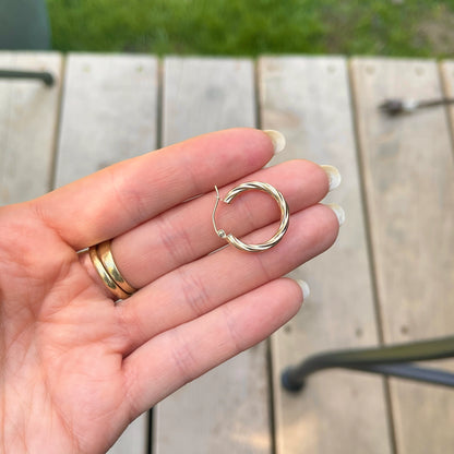 10KT Yellow Gold Polished Twisted 3mm Small Hoop Earrings 20mm