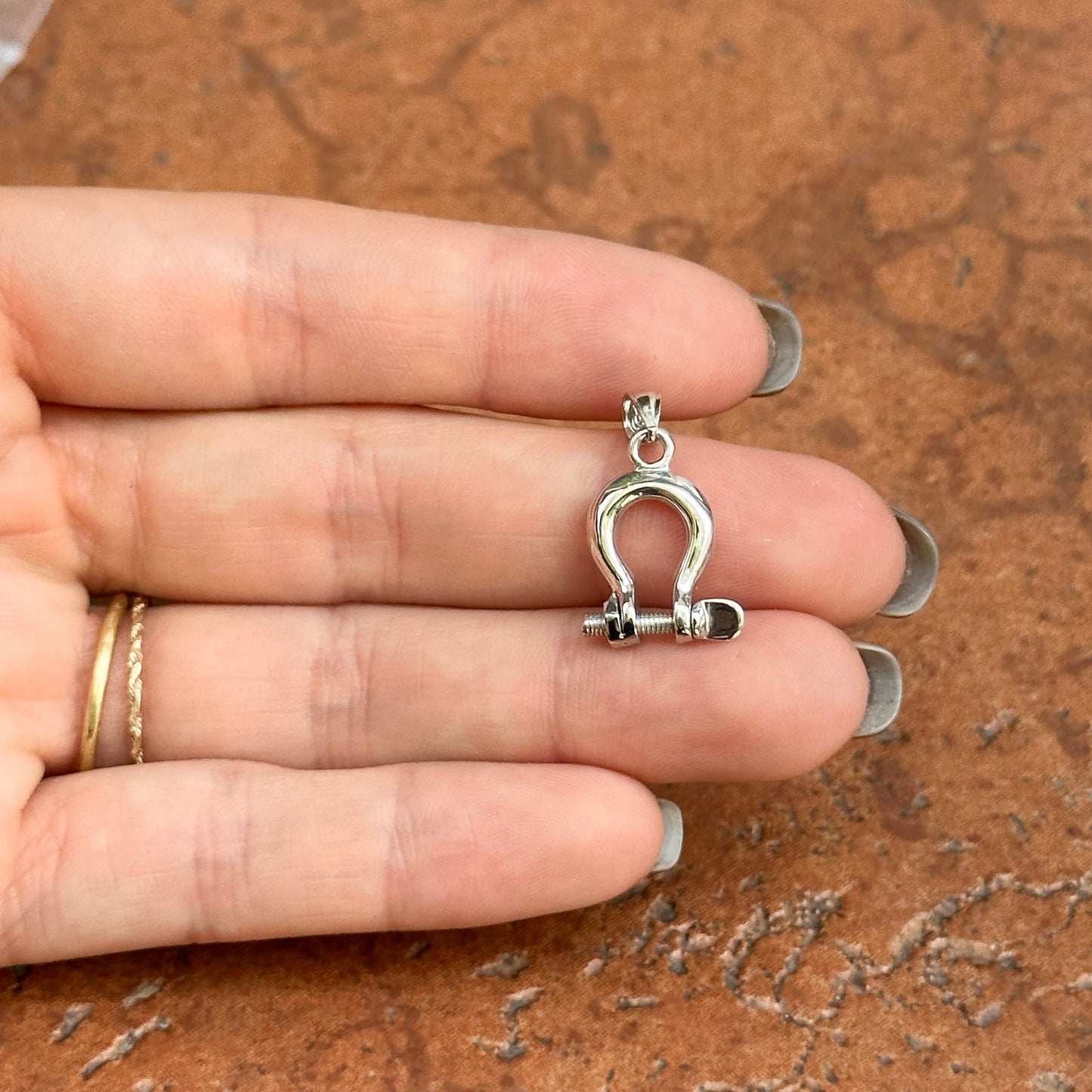 14KT White Gold Shackle Screw Solid Pendant