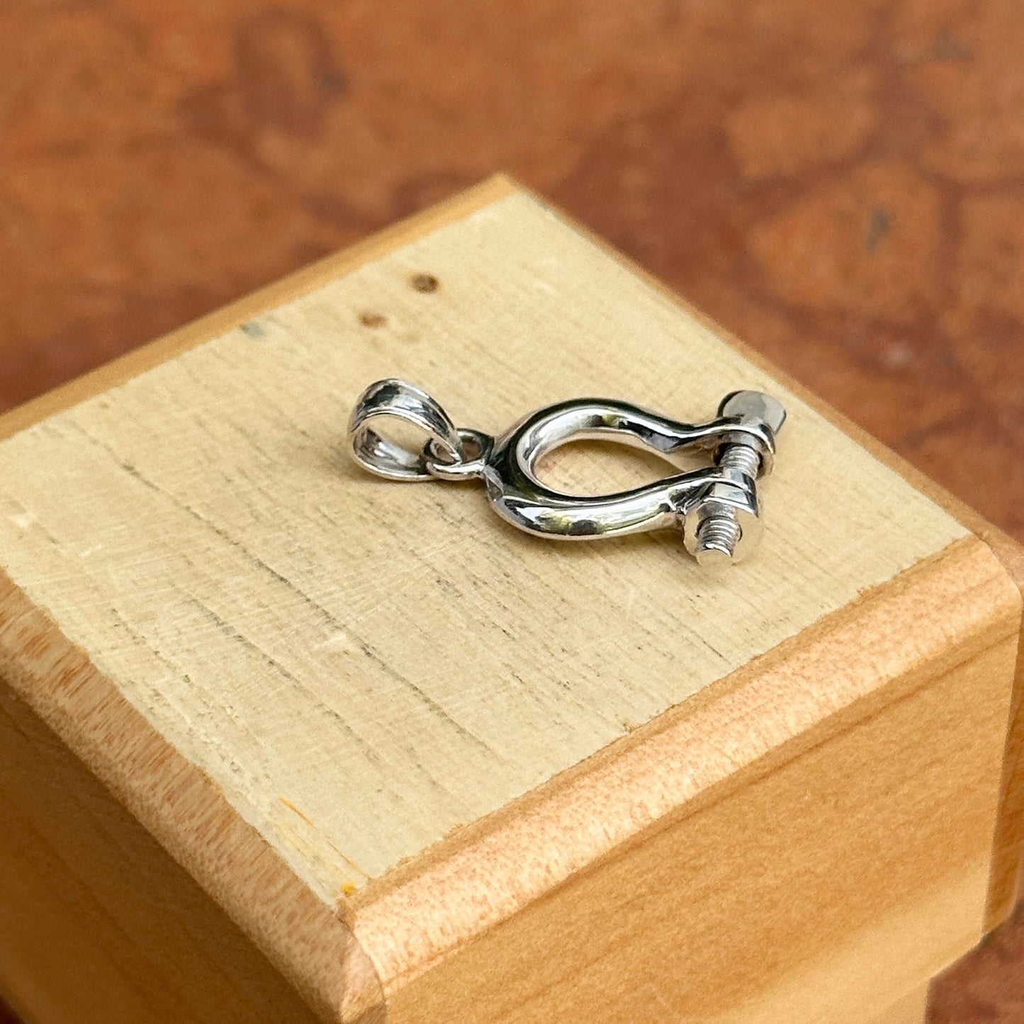 14KT White Gold Shackle Screw Solid Pendant