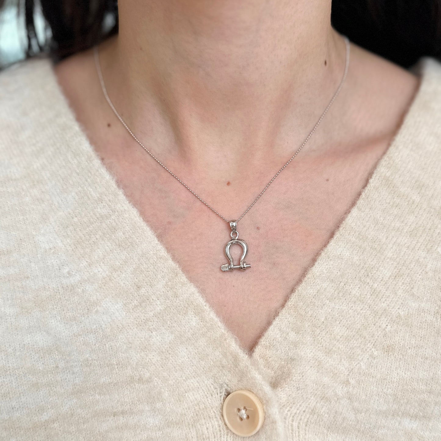 14KT White Gold Shackle Screw Solid Pendant