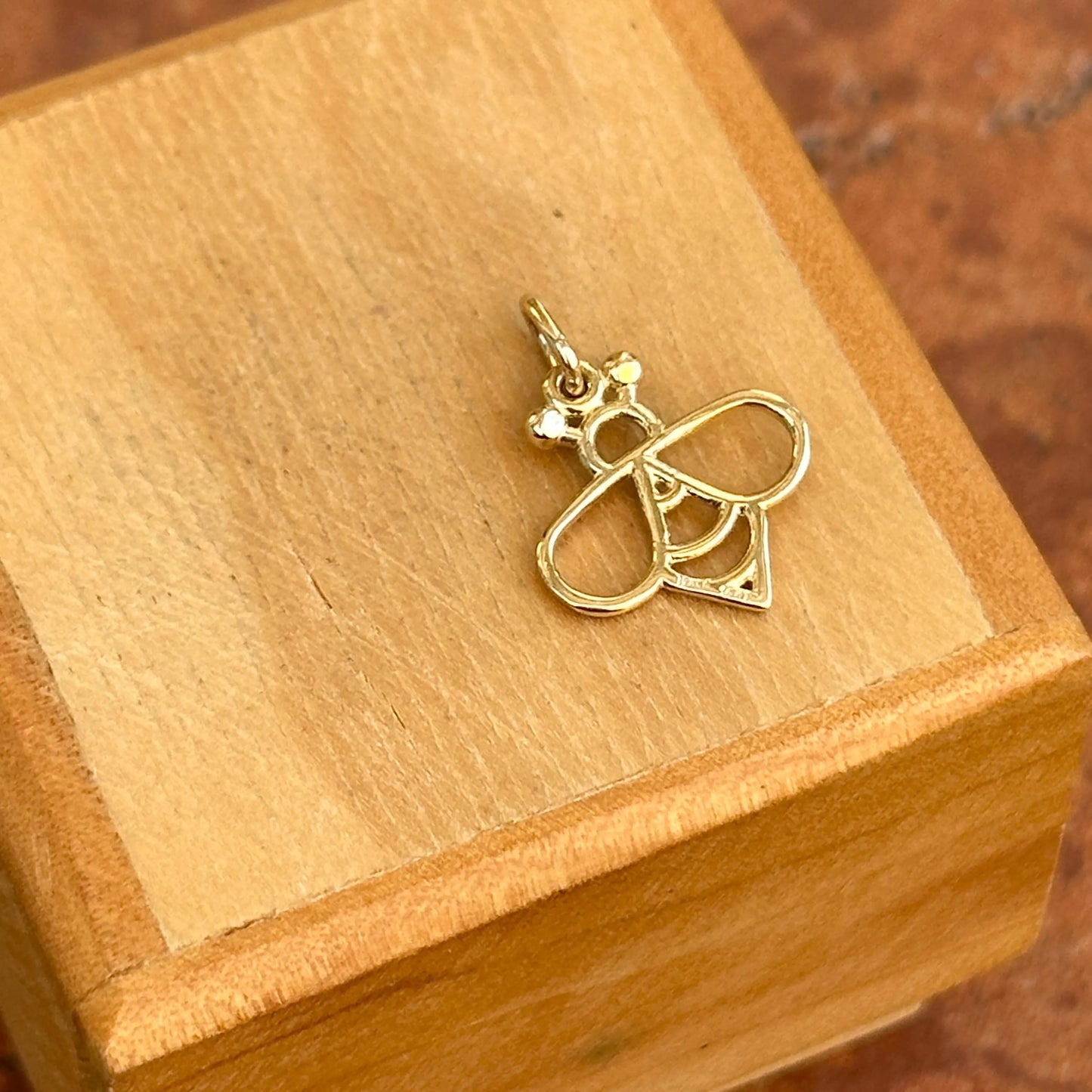 14KT Yellow Gold Flat Bee Outline Pendant Charm Small 14mm