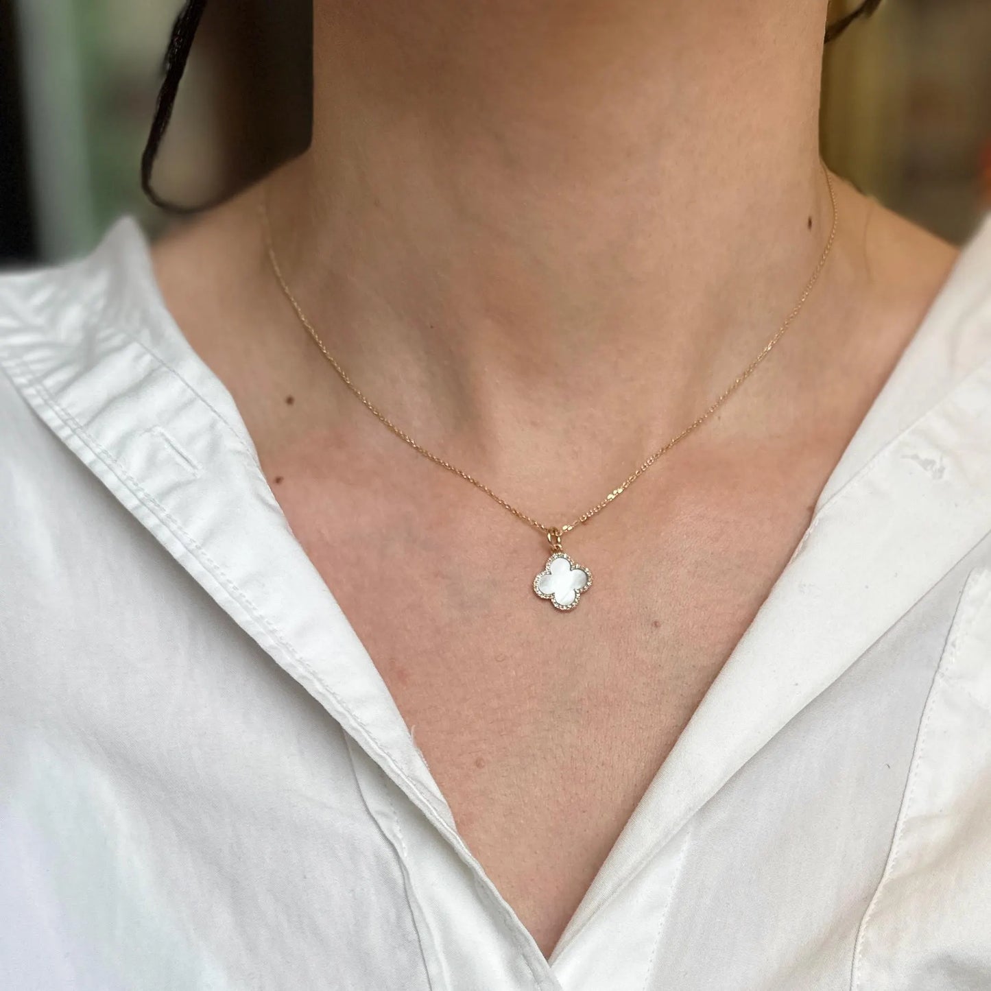 14KT Yellow Gold White Mother of Pearl Inlay Clover Pendant Charm 10mm