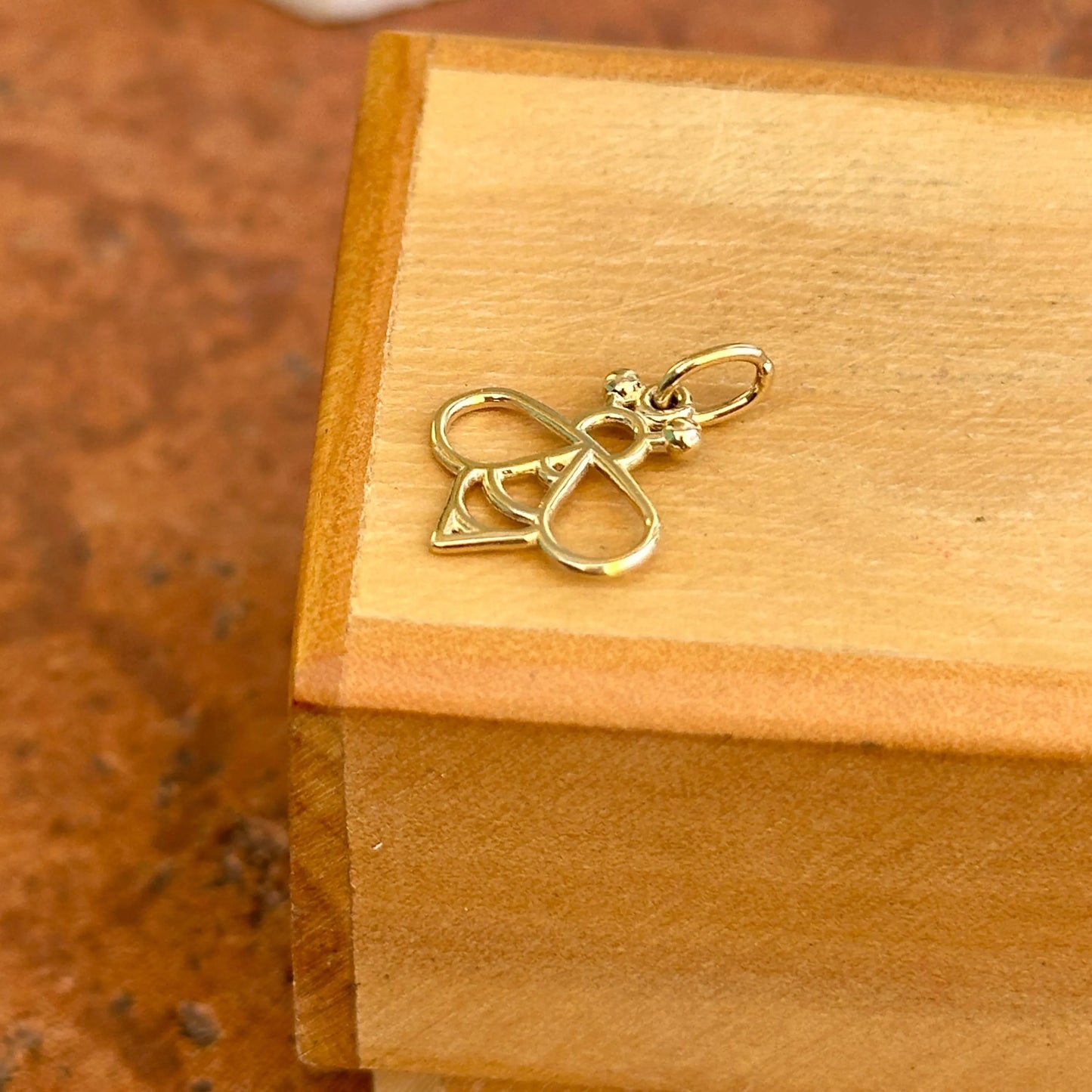 14KT Yellow Gold Flat Bee Outline Pendant Charm Small 14mm