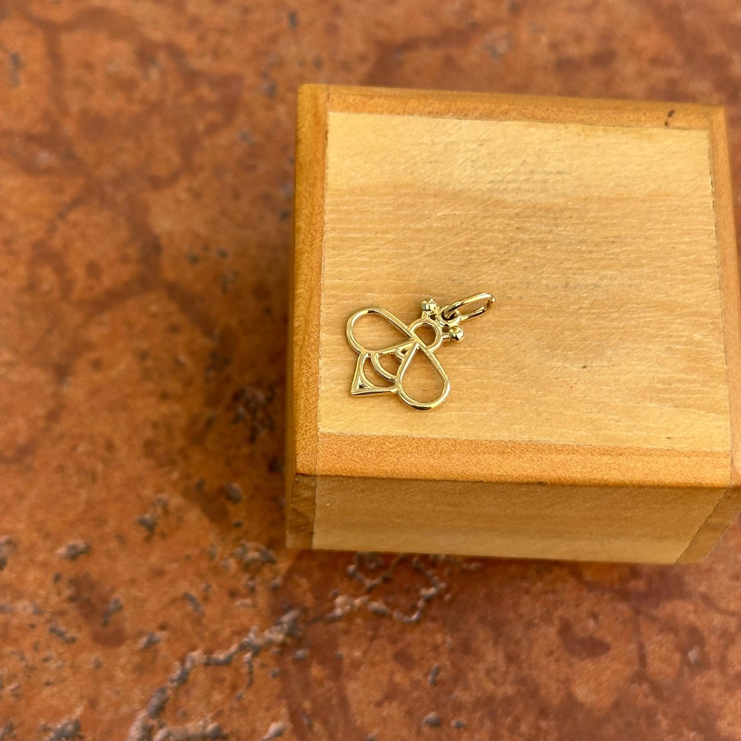 14KT Yellow Gold Flat Bee Outline Pendant Charm Small 14mm