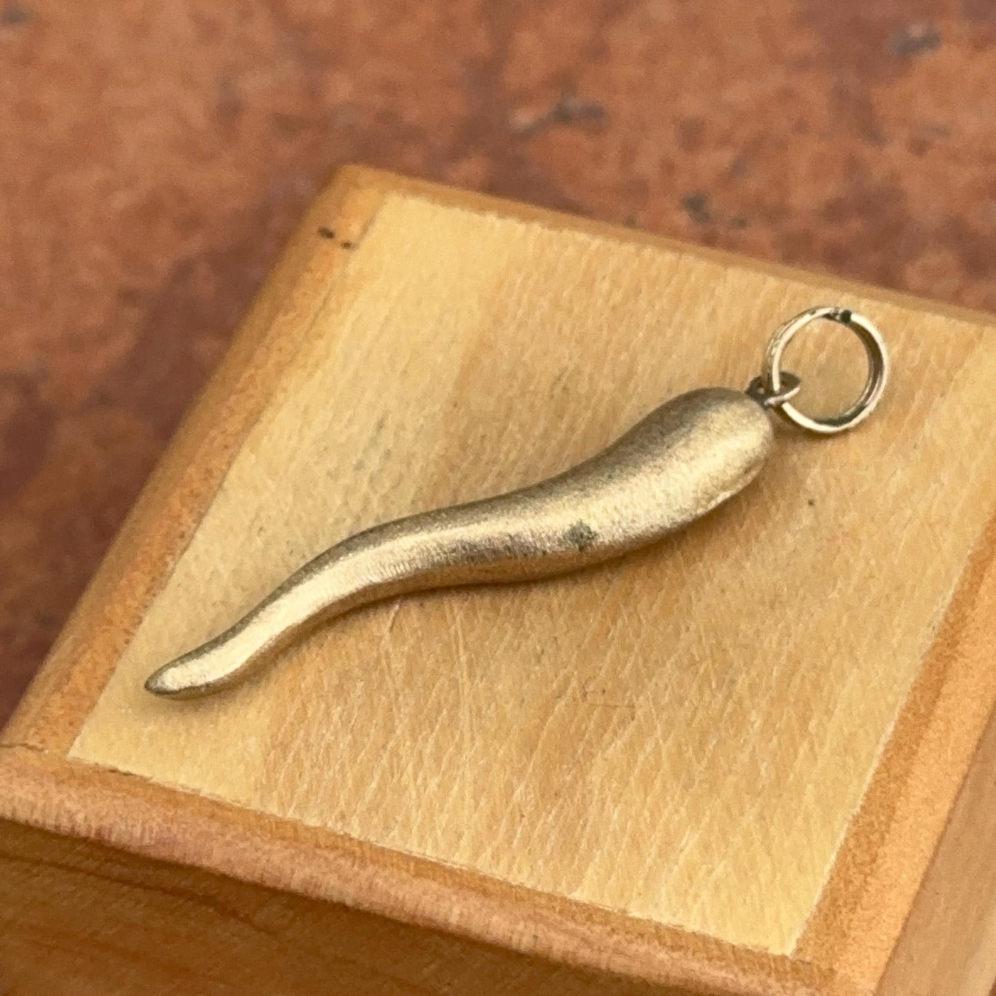 Estate 14KT Yellow Gold Matte Bark "Cornicello" Horn Pendant Charm 40mm