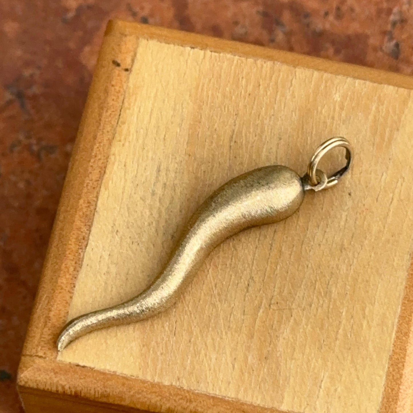 Estate 14KT Yellow Gold Matte Bark "Cornicello" Horn Pendant Charm 40mm