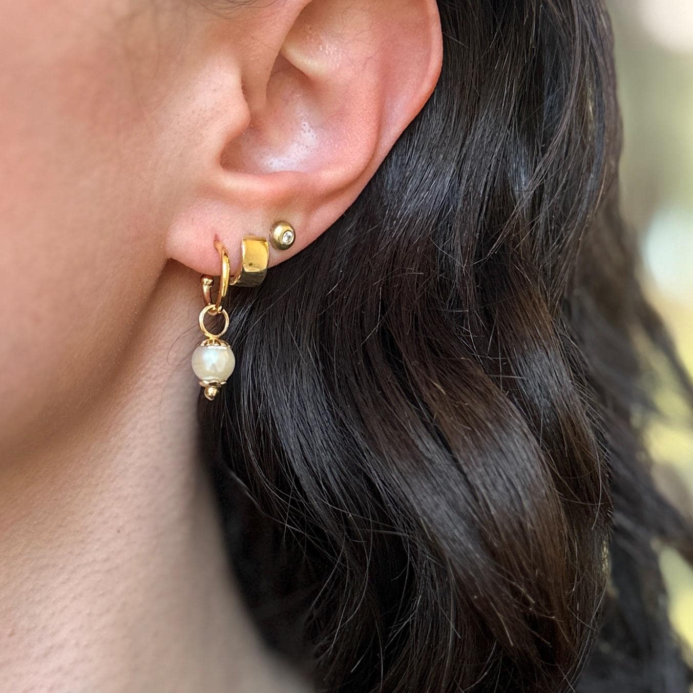 Estate 14KT Yellow Gold White Round Mini Pearl Detailed Dangle Earring Charms 7mm