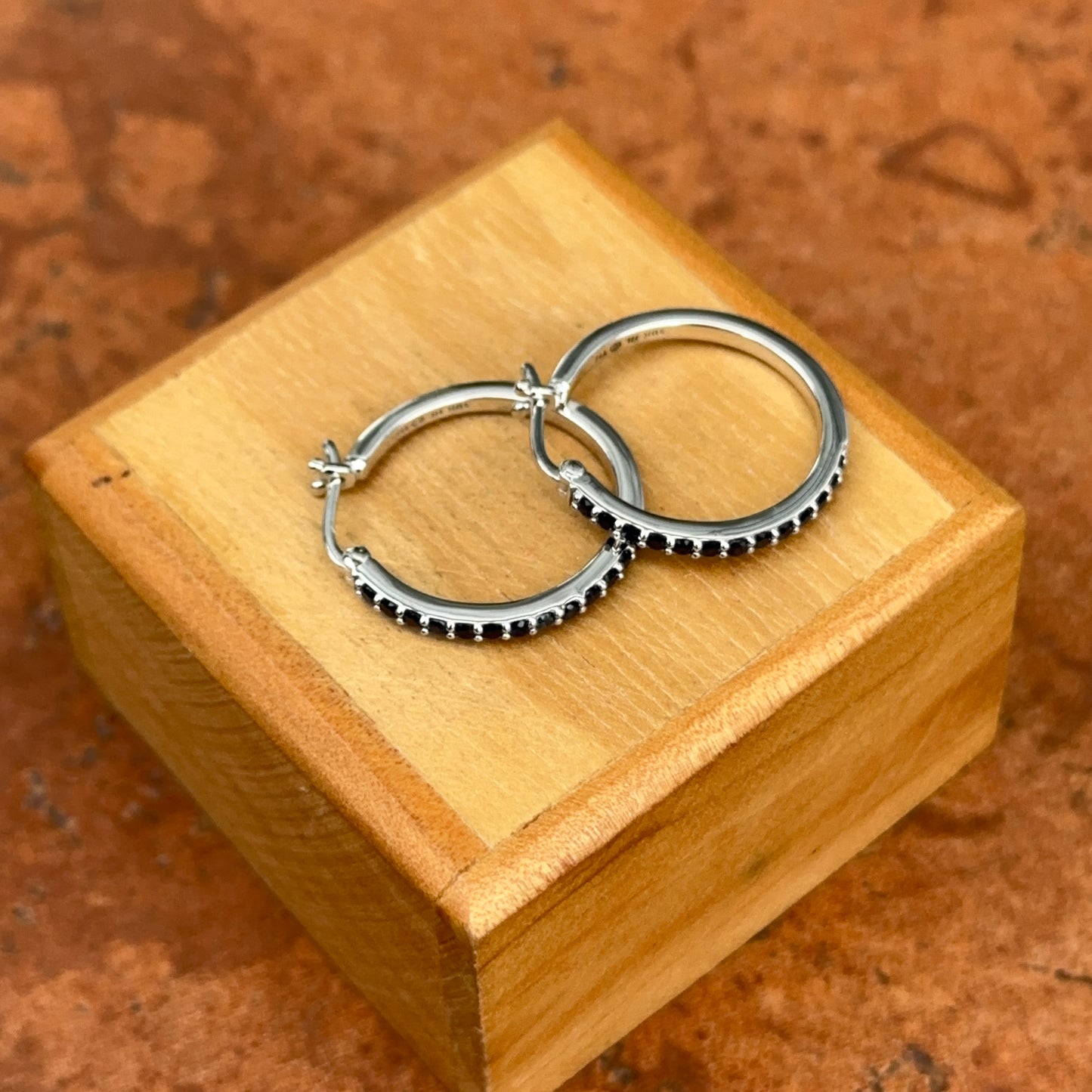 10KT White Gold Round Blue Sapphires Prong-Set Snap Back Hoop Earrings