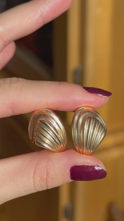 Estate 14KT Yellow Gold Ribbed Shell Shape Omega Earrings