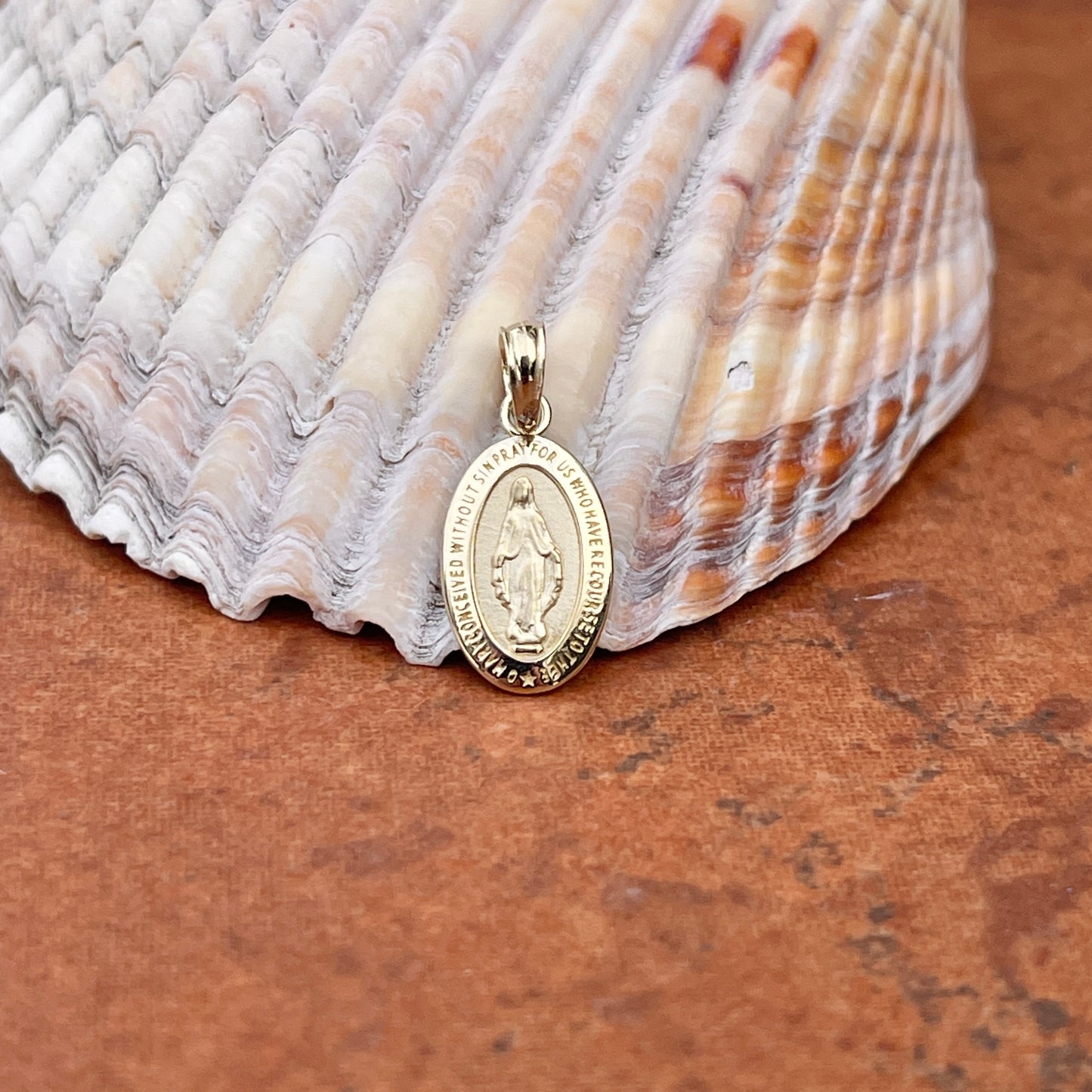 10KT Yellow Gold Polished Miraculous Medal Oval Pendant 20mm