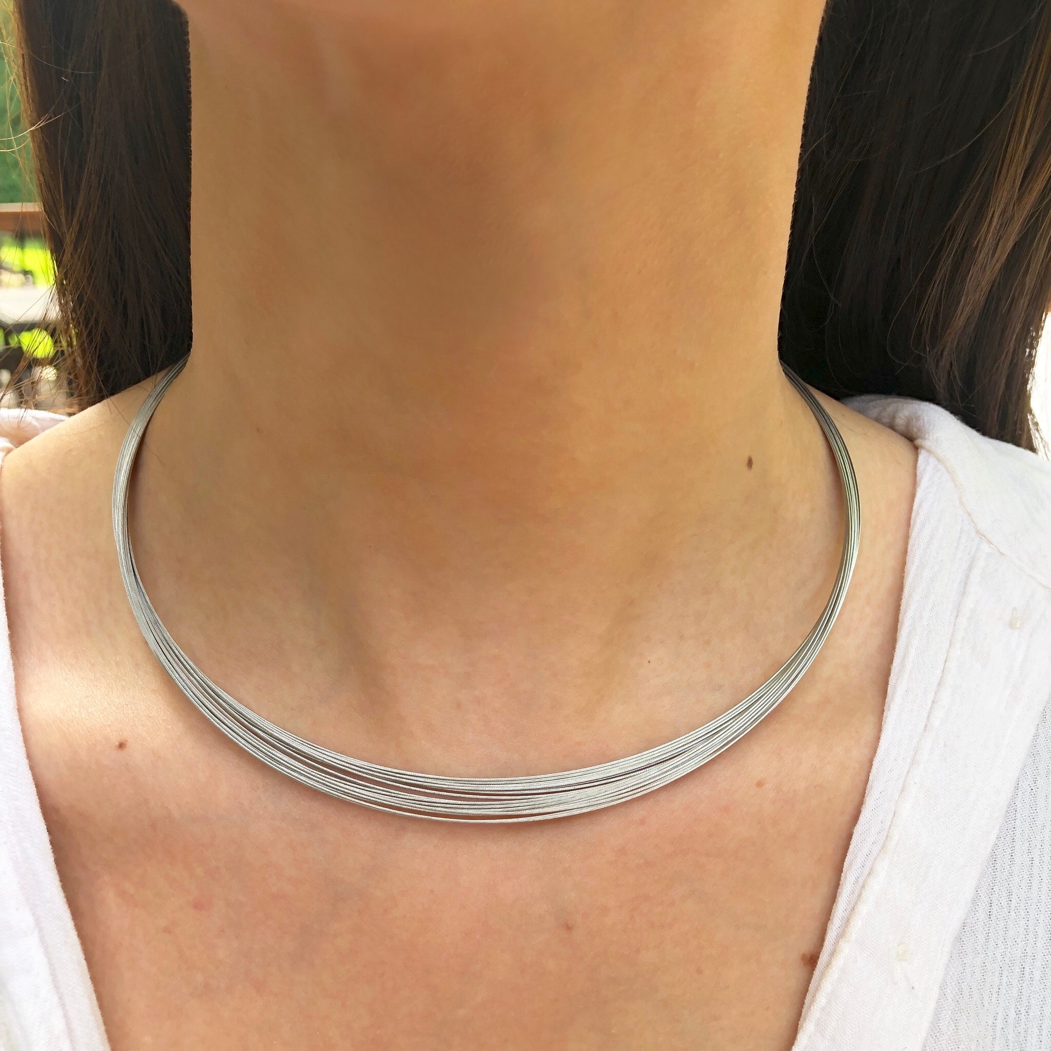 Cable wire outlet necklace