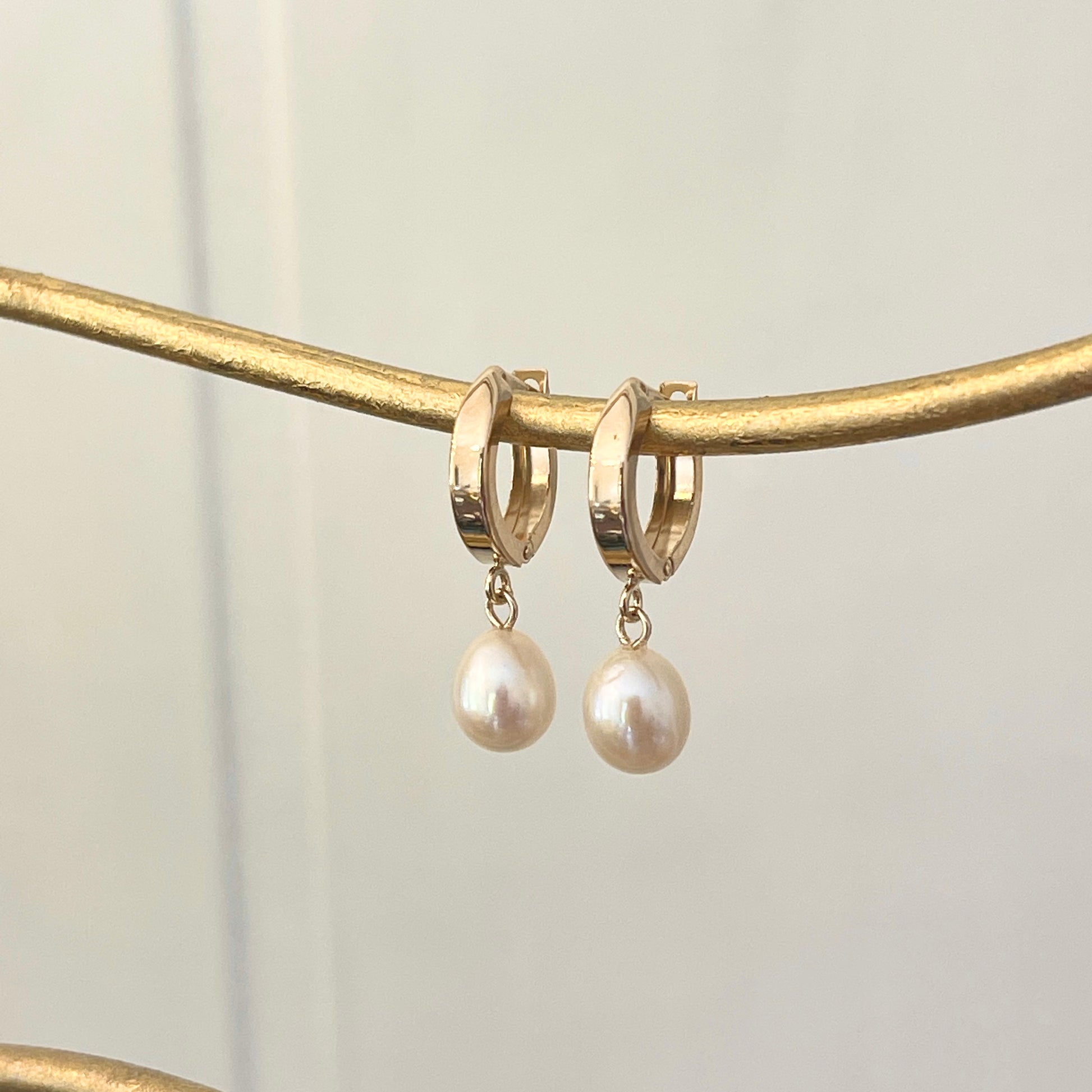 14KT Yellow Gold Freshwater Pearl Charm Huggie Hoop Earrings – LSJ