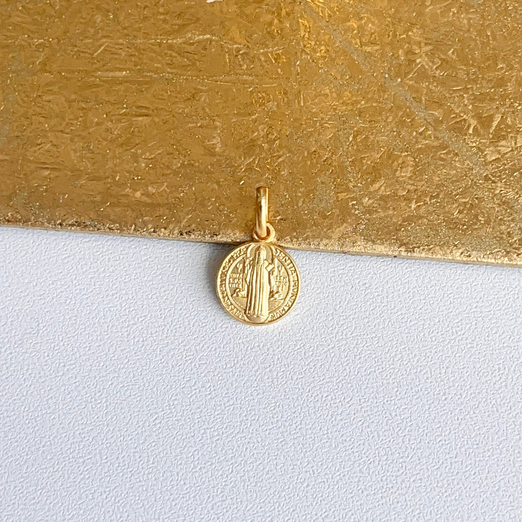 18KT Yellow Gold St Benedetto Round Medal Pendant Charm 10mm