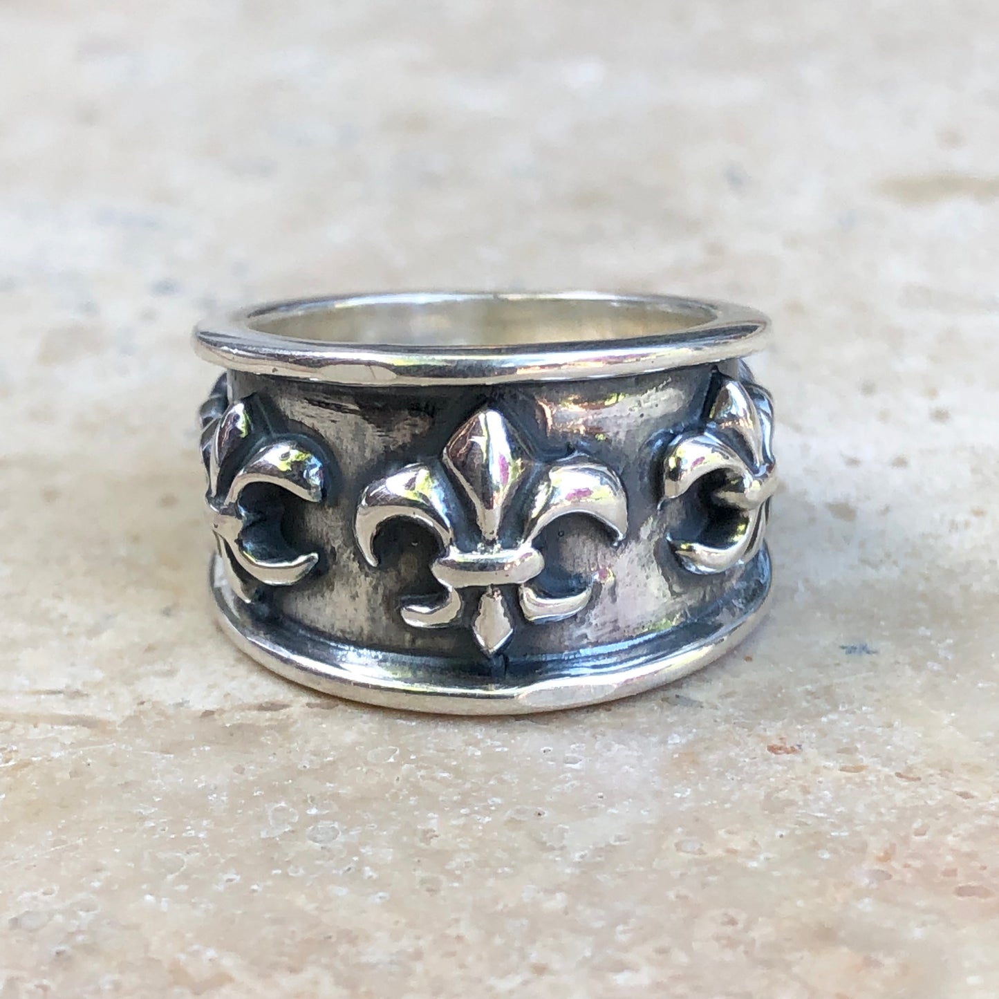 Sterling Silver Antiqued Fleur de Lis Design Band Ring – LSJ