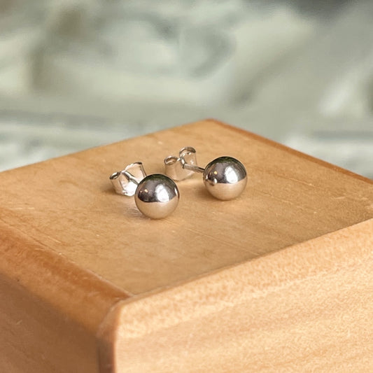 14KT White Gold Polished Balls Stud Earrings 5mm