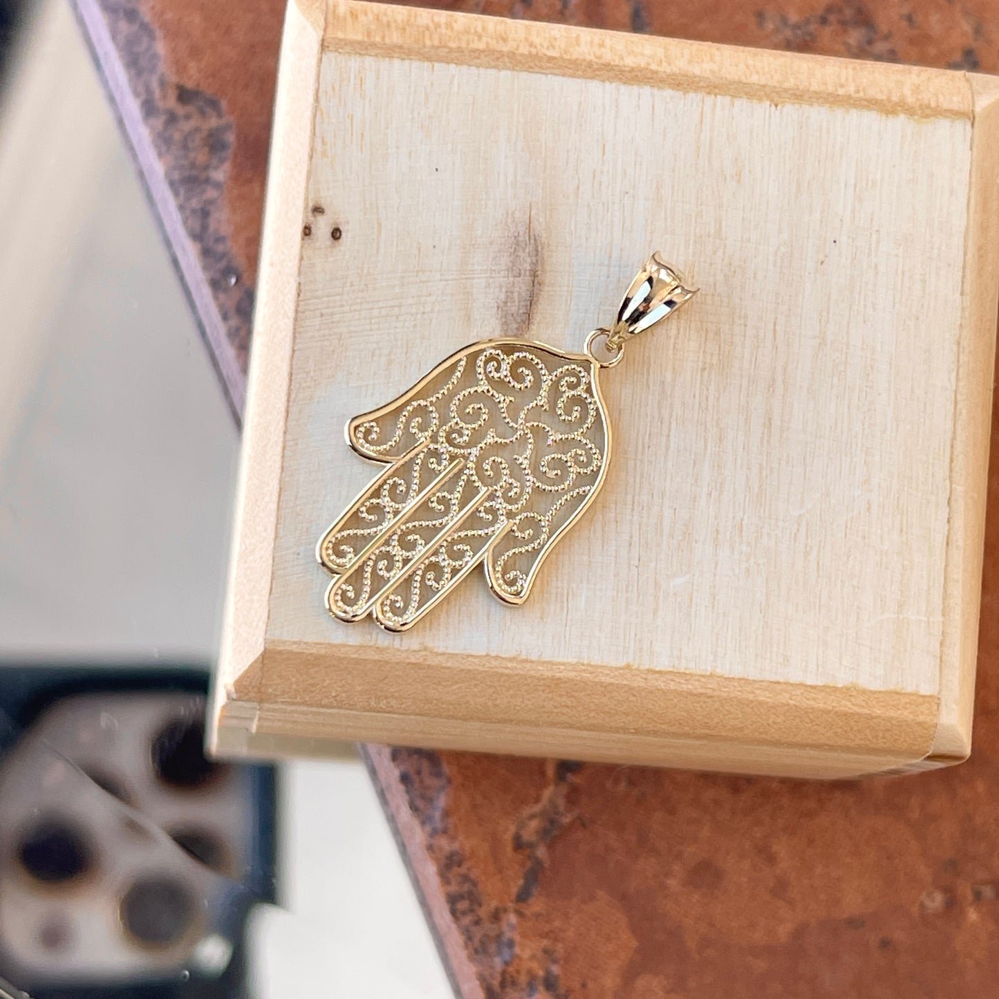 14KT Yellow Gold Filigree Textured Hamsa Pendant