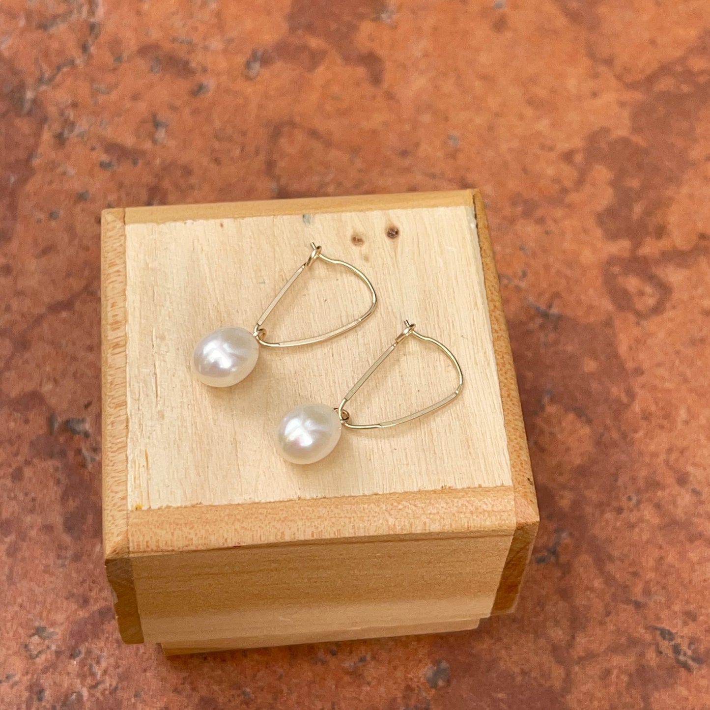 14Kt Yellow Gold Oval Freshwater Pearl Wire Drop Earrings – LSJ