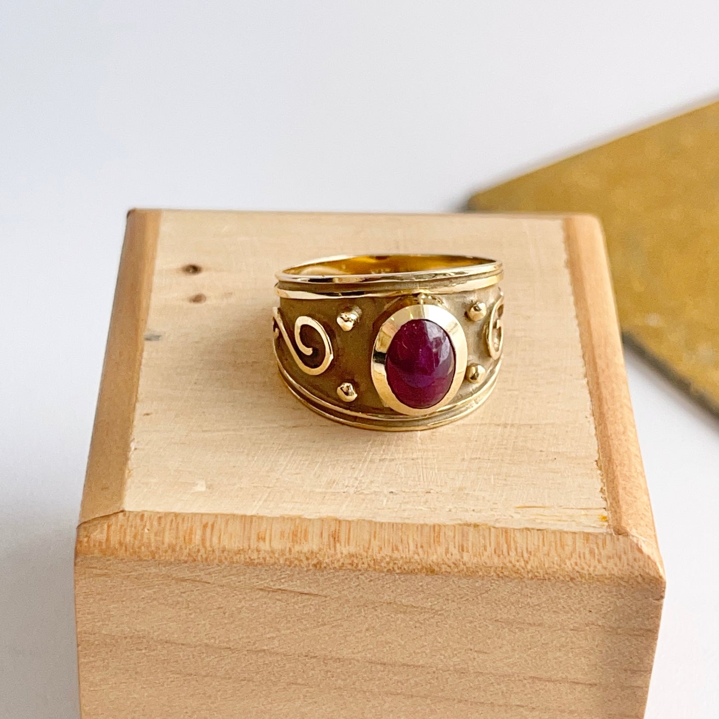 Estate 14KT Yellow Gold Byzantine Oval Ruby Cigar Band Ring