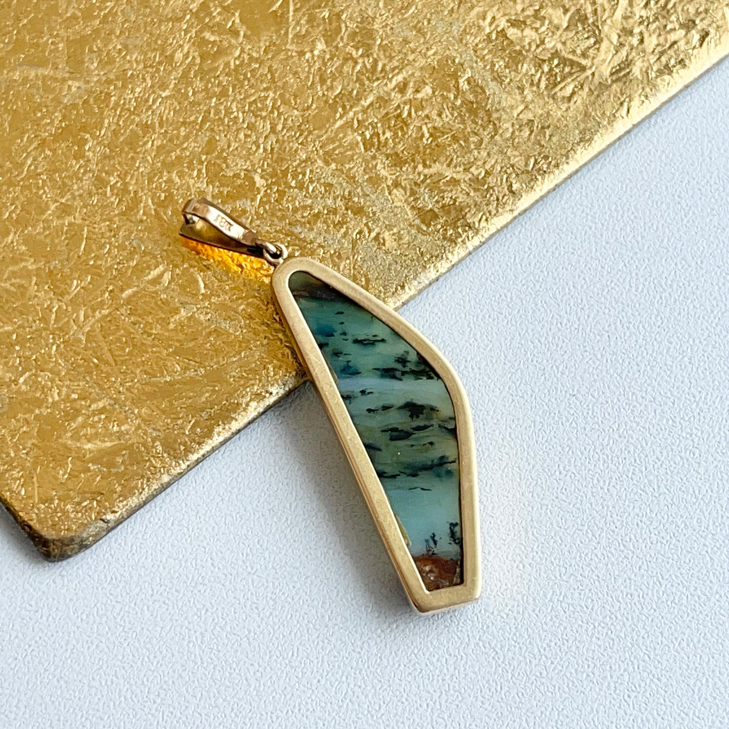 Estate 18KT Yellow Gold Green Agate Oblong Pendant