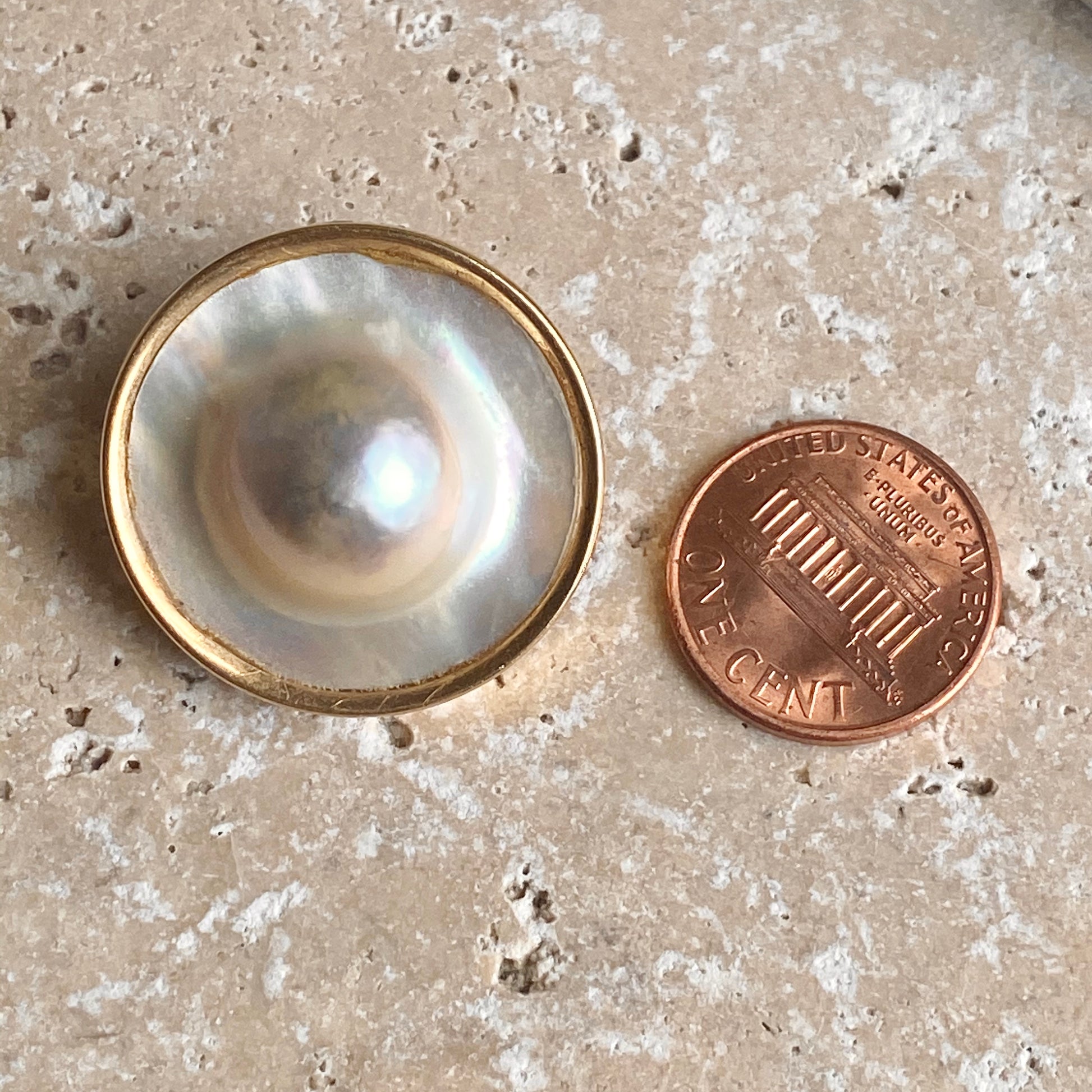 Estate 14KT Yellow Gold Blister Mabe Pink Pearl Clip-On Round Earrings, Estate 14KT Yellow Gold Blister Mabe Pink Pearl Clip-On Round Earrings - Legacy Saint Jewelry