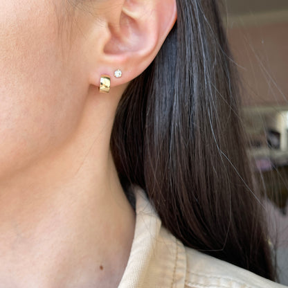 14KT Yellow Gold Hinged Huggie Hoop Earrings 7mm