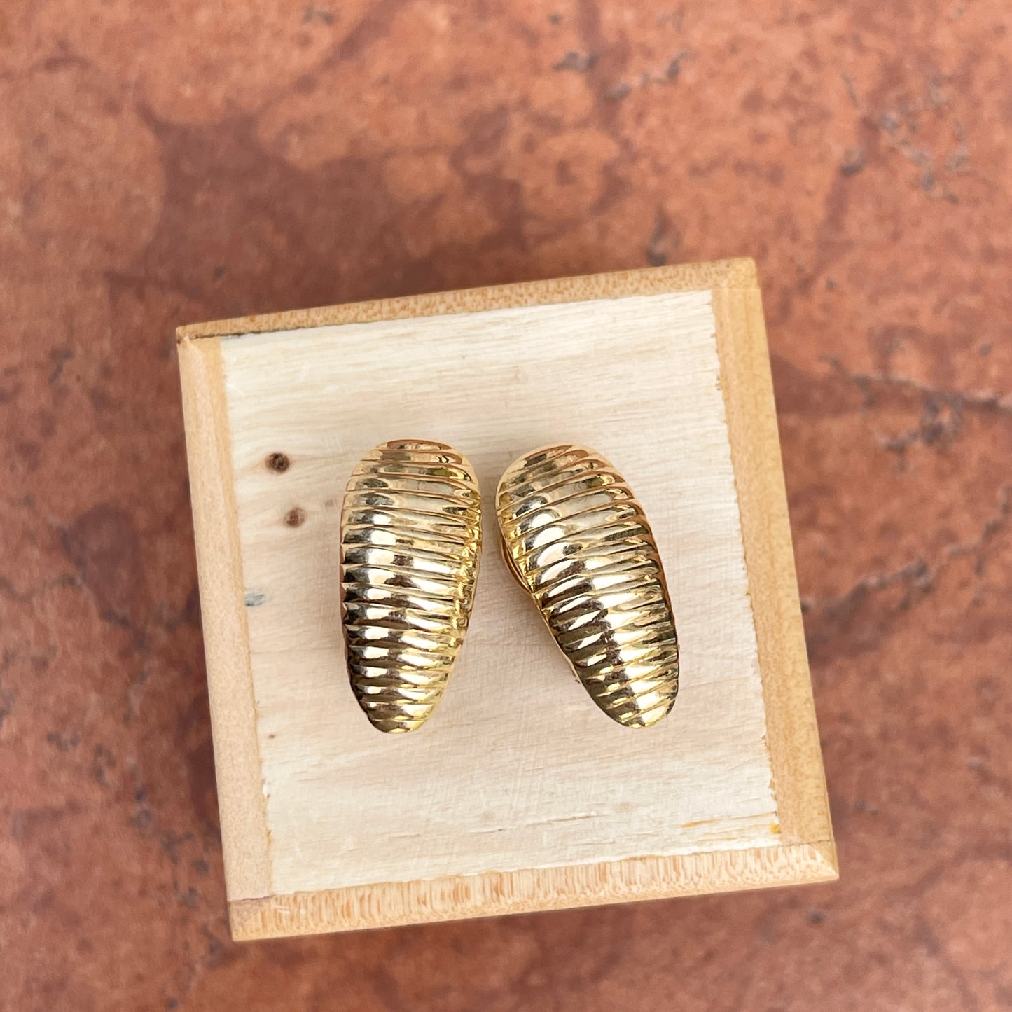 Estate 14KT Yellow Gold Ribbed Oval Omega Back Earrings