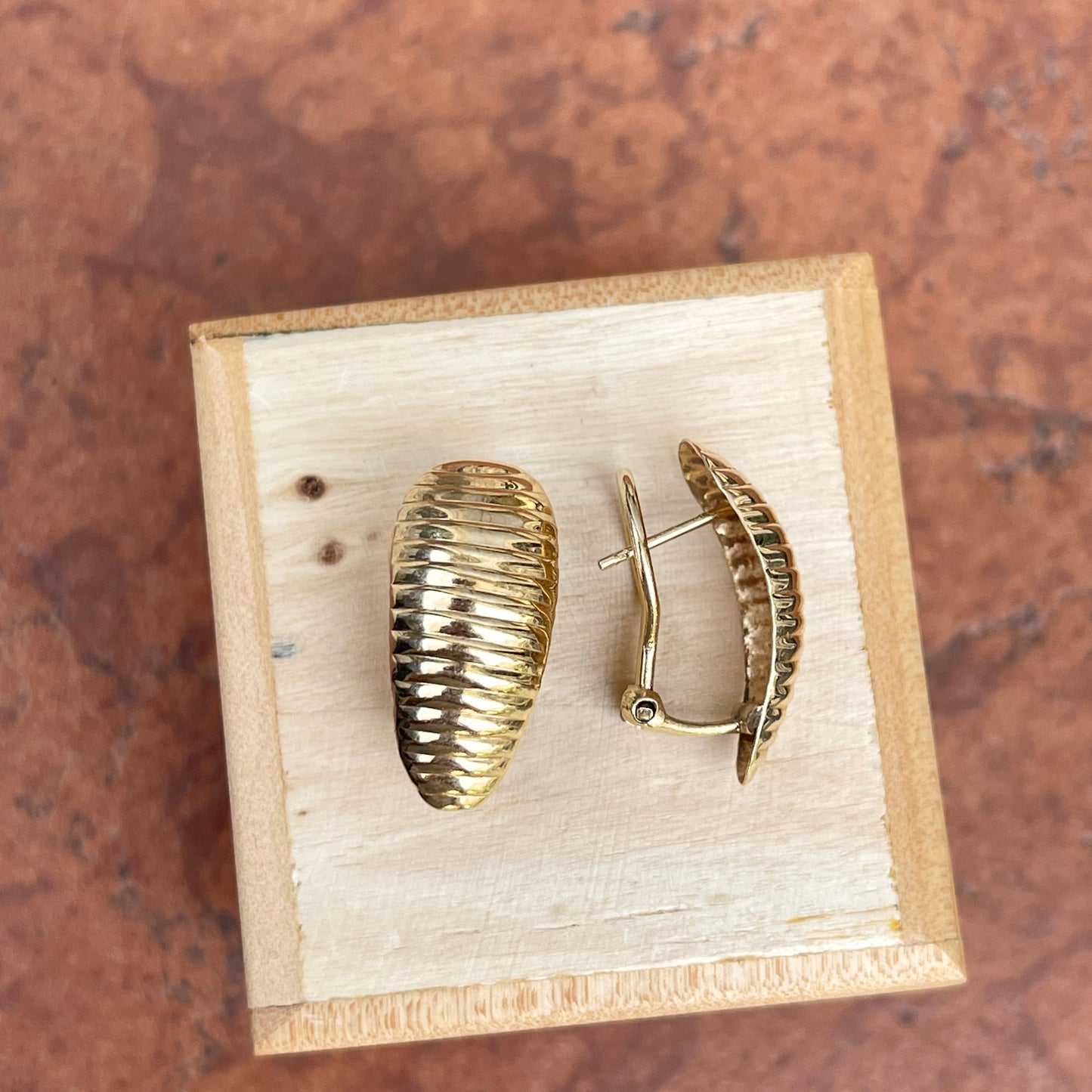 Estate 14KT Yellow Gold Ribbed Oval Omega Back Earrings