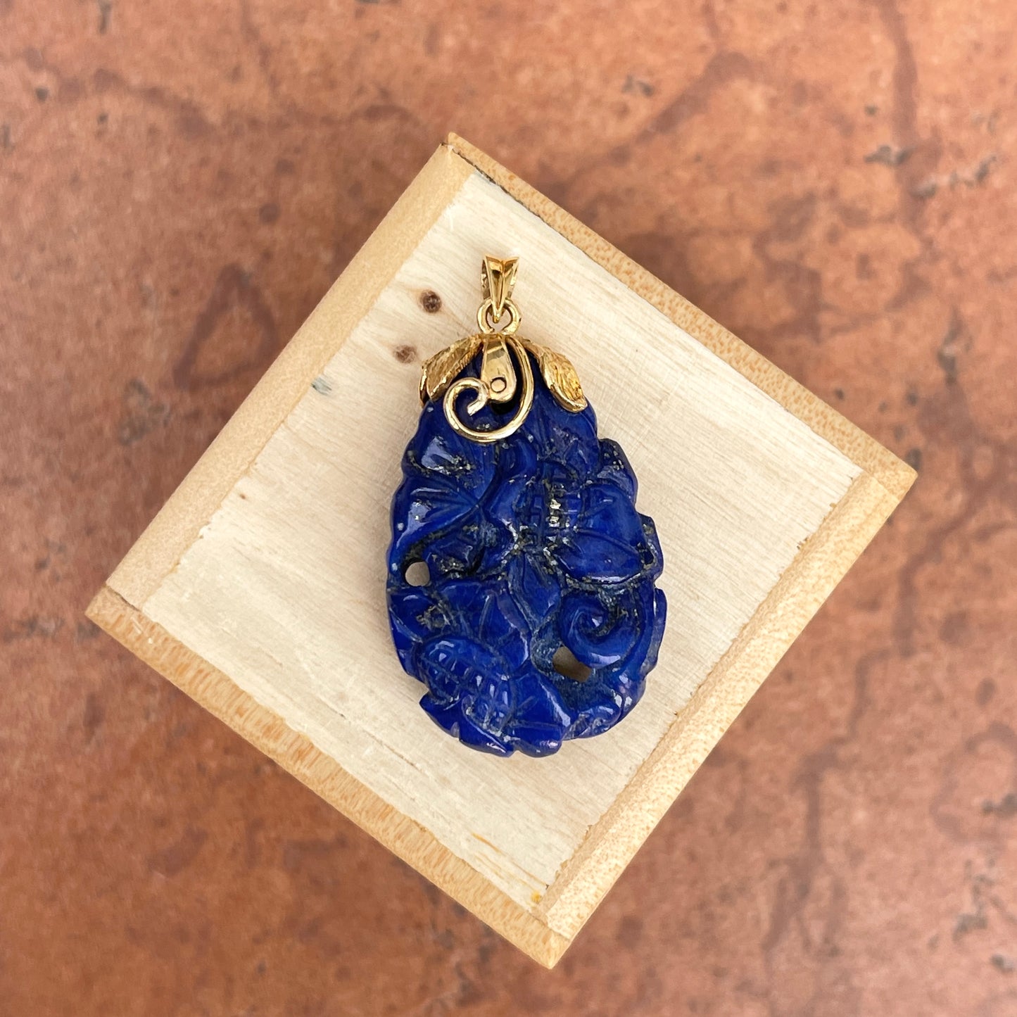 Estate 14KT Yellow Gold Filigree Carved Blue Lapis Pendant