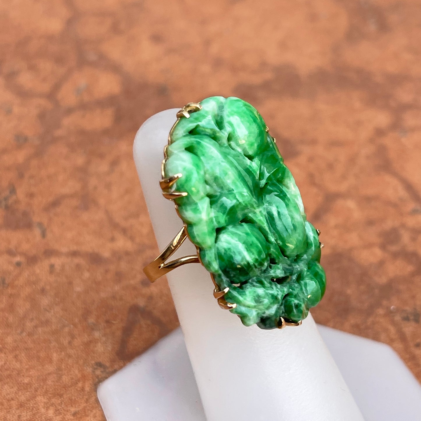 Estate 14KT Yellow Gold Oval Large Carved Green Jade Cocktail Ring