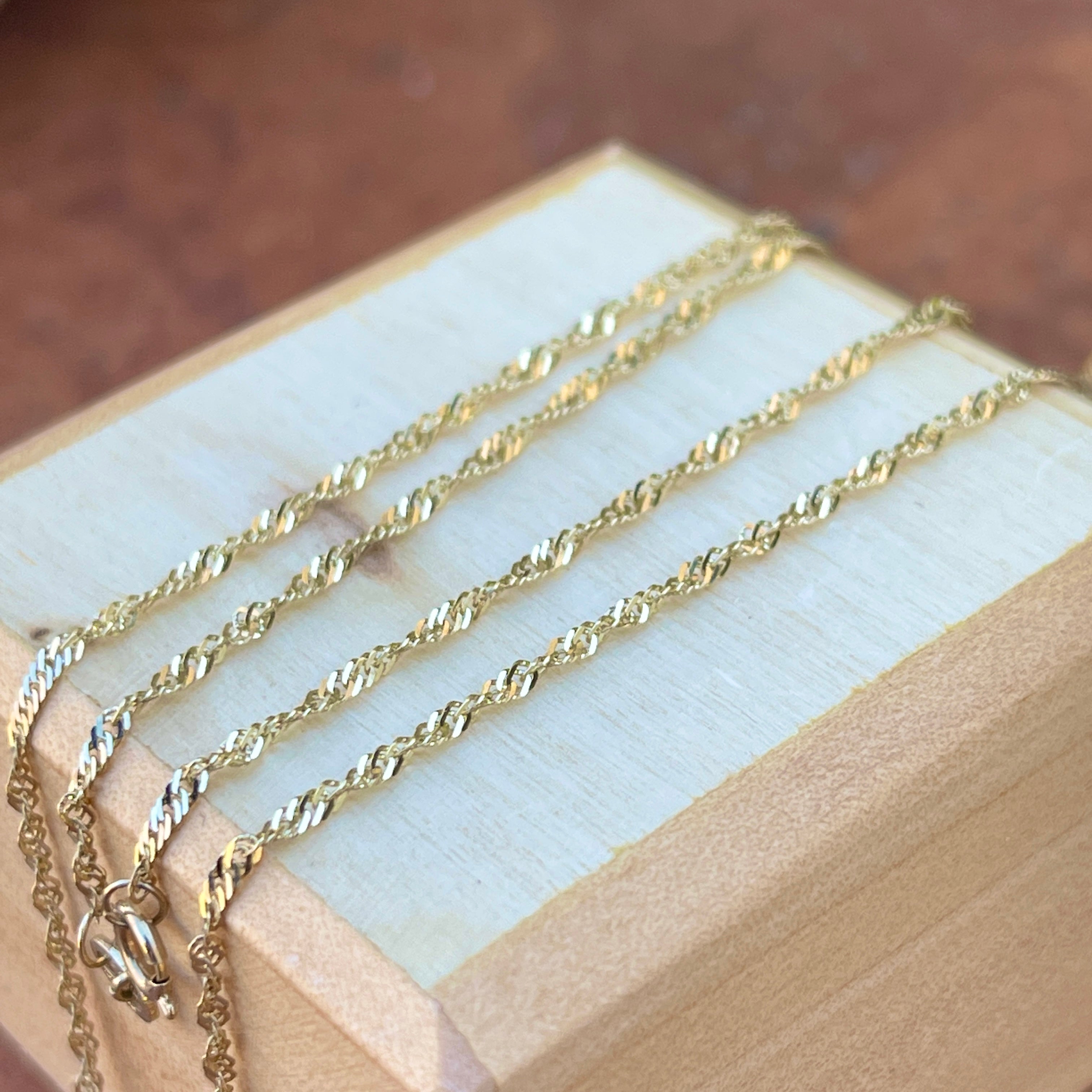 10KT Yellow Gold 1.35mm Singapore Chain Necklace 24