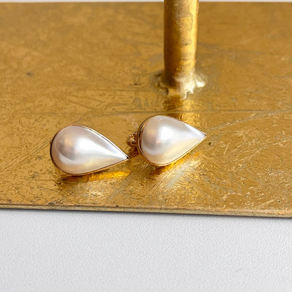 Estate 14KT Yellow Gold Teardrop Mabe Pearl Clip-On Earrings