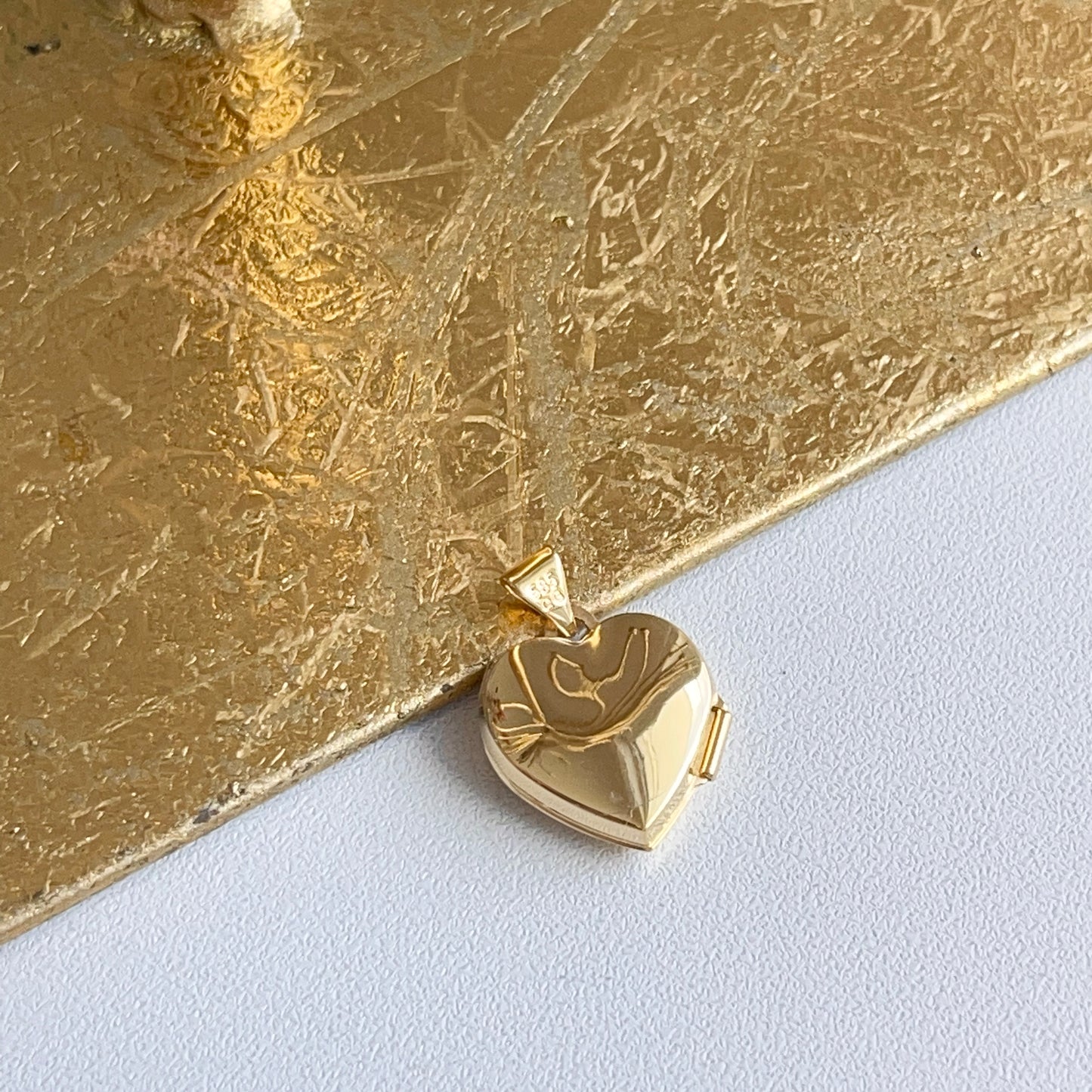 14KT Yellow Gold Scroll Heart Shaped Locket Pendant 21mm