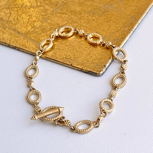 14KT Yellow Gold Oval Textured Links Toggle Claps Bracelet