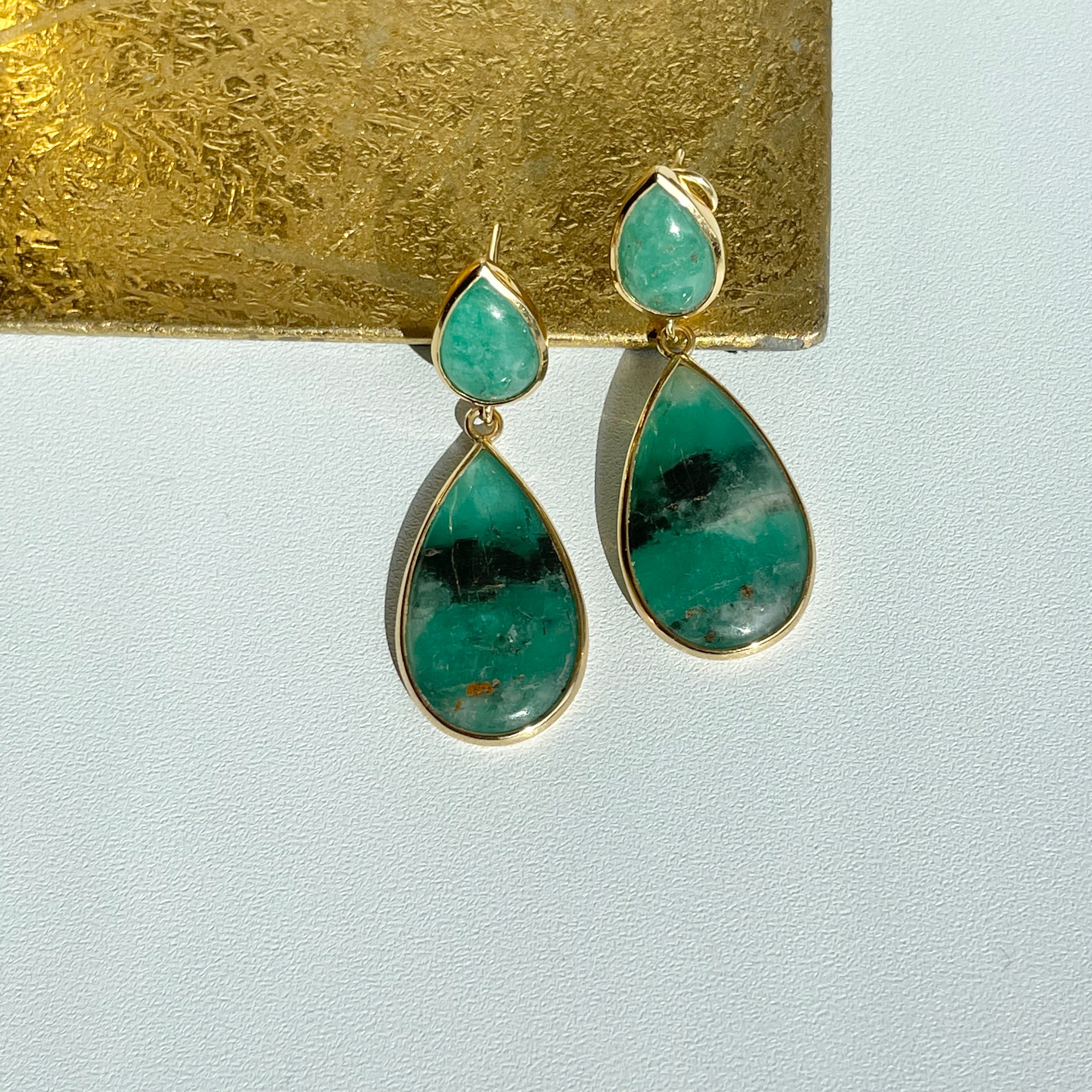 Single 18K Yellow outlet Gold Colombian Emerald Cabochon Earring 8mm