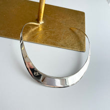 Load image into Gallery viewer, Sterling Silver Thick Oval Polished Tapered Open Collar Necklace