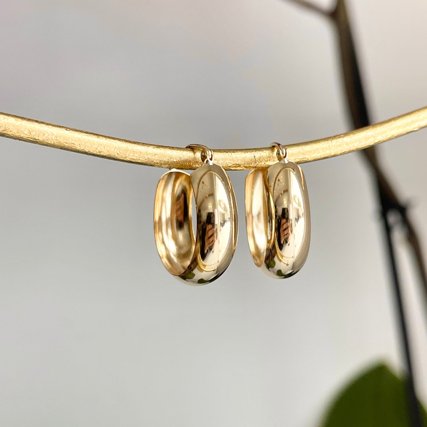 14KT Yellow Gold Round Tube Hoop Earrings 21mm