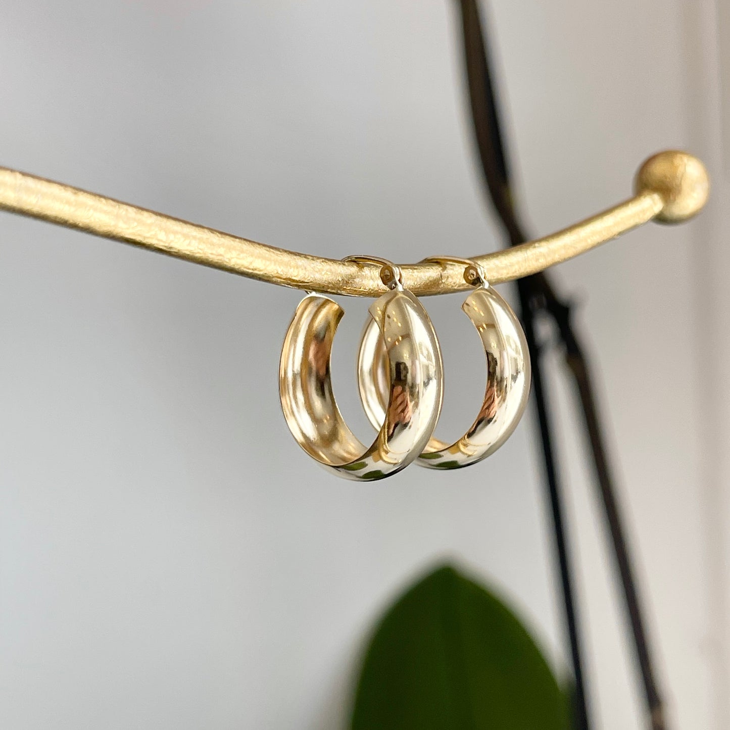 14KT Yellow Gold Round Tube Hoop Earrings 21mm