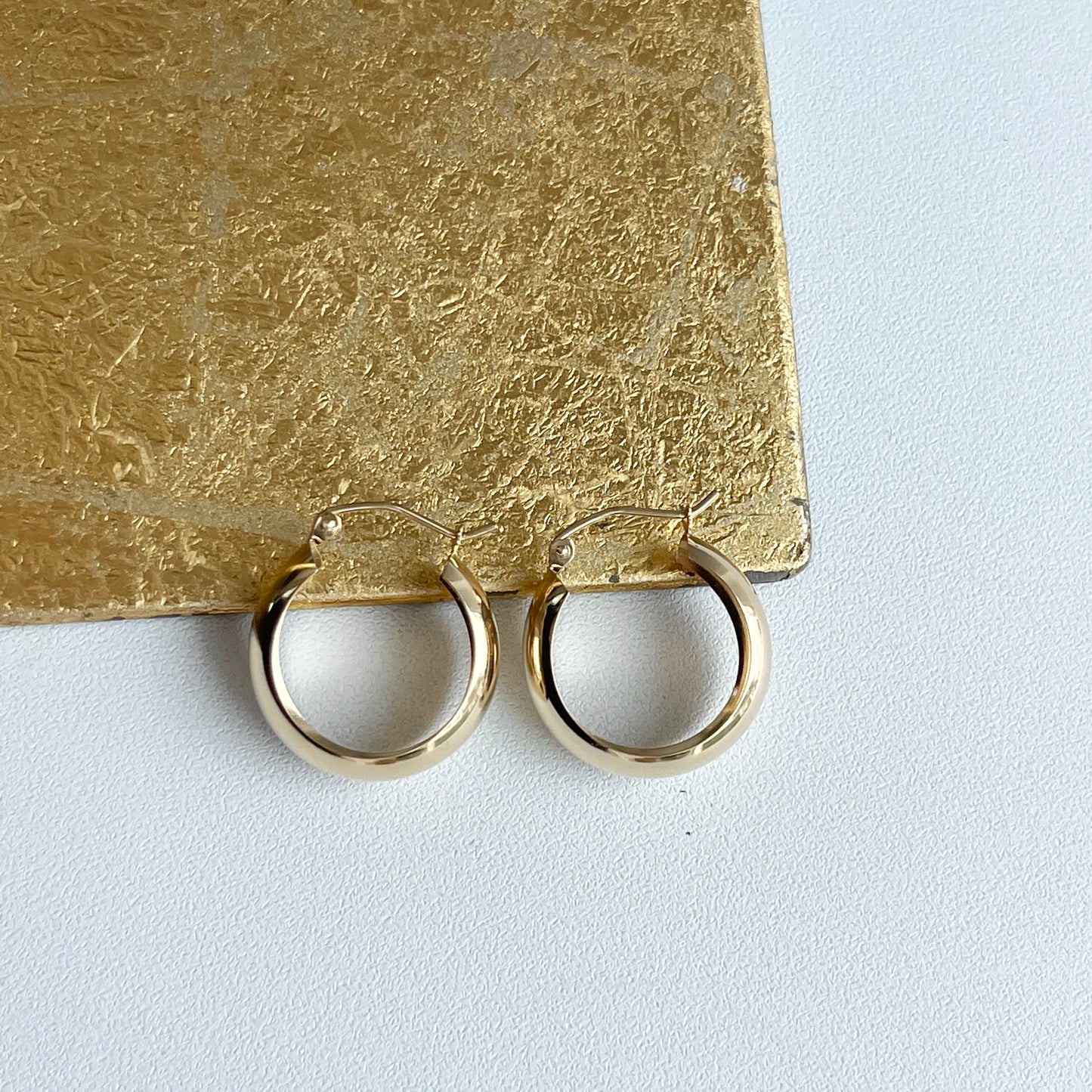 14KT Yellow Gold Round Tube Hoop Earrings 21mm