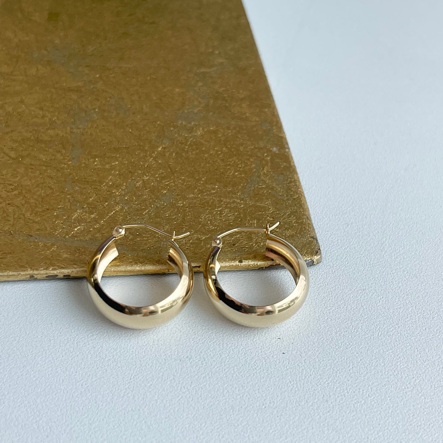 14KT Yellow Gold Round Tube Hoop Earrings 21mm