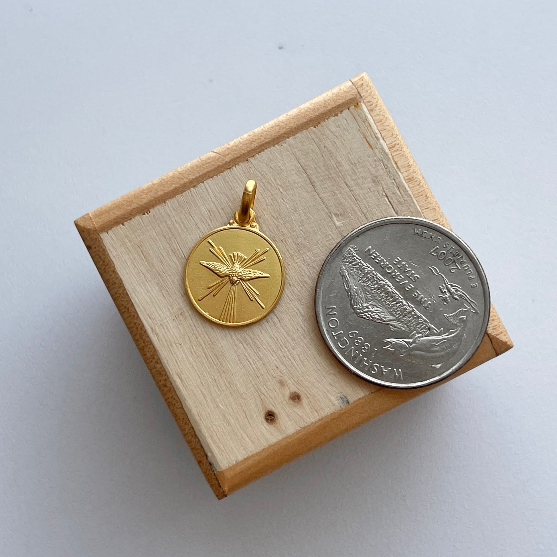 18KT Yellow Gold Matte Holy Spirit Round Medal Pendant Charm 14mm - LSJ
