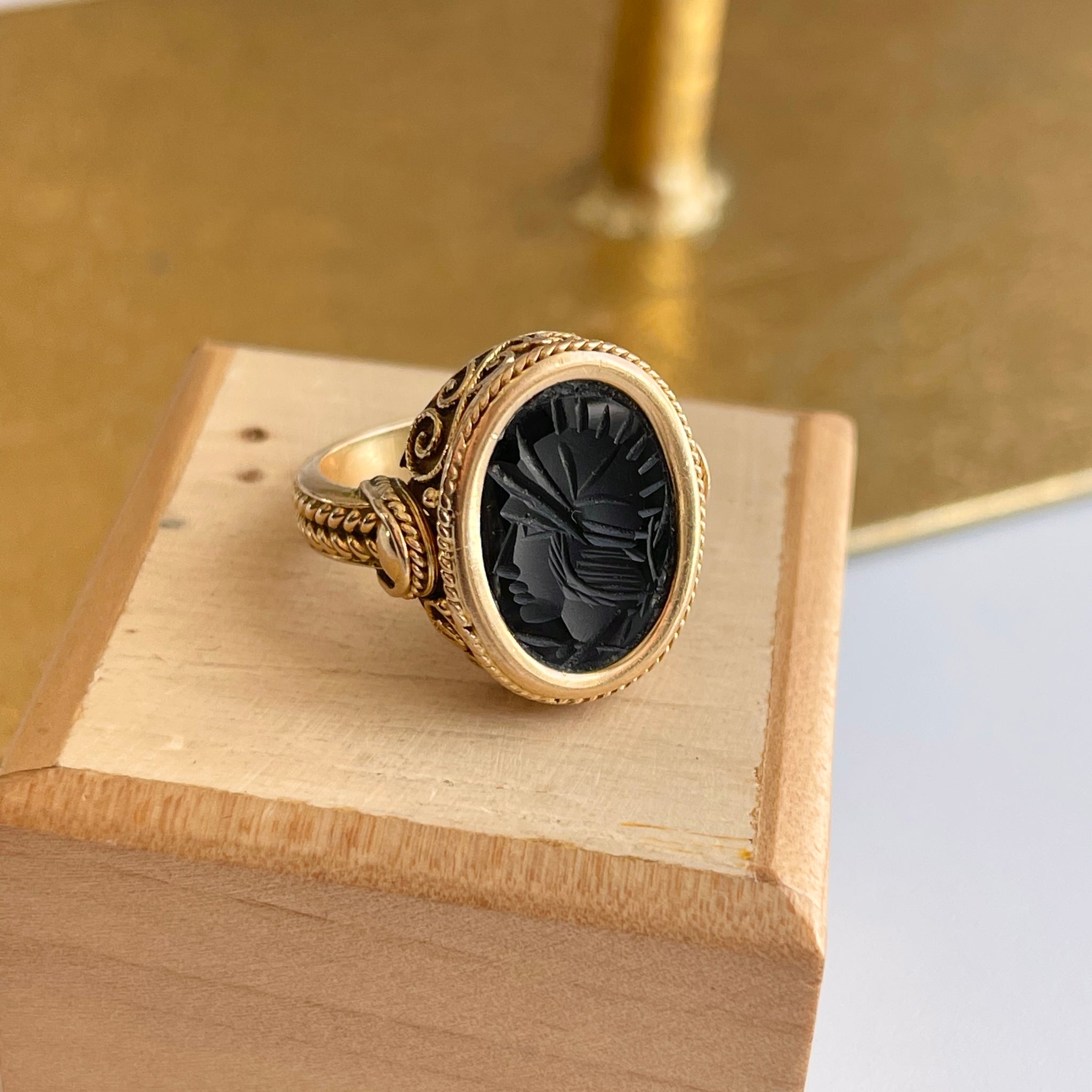 Estate 14K Yellow Gold Onyx Signet Ring