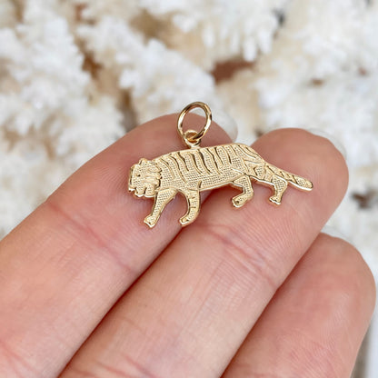 14KT Yellow Gold Detailed Prowling Tiger Flat Pendant Charm