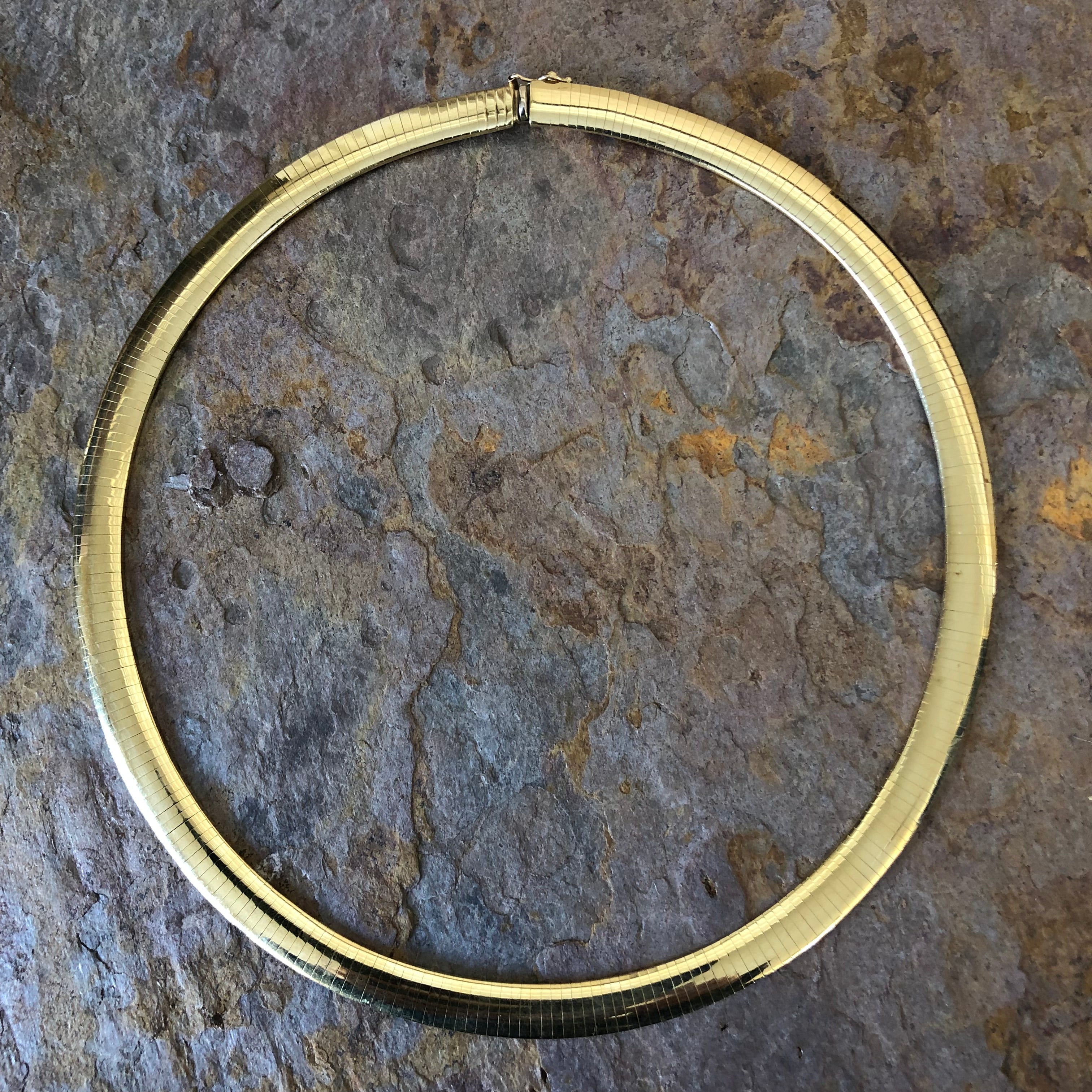 Estate 14KT Yellow Gold Polished Domed Omega Collar Necklace 8mm 17 LSJ