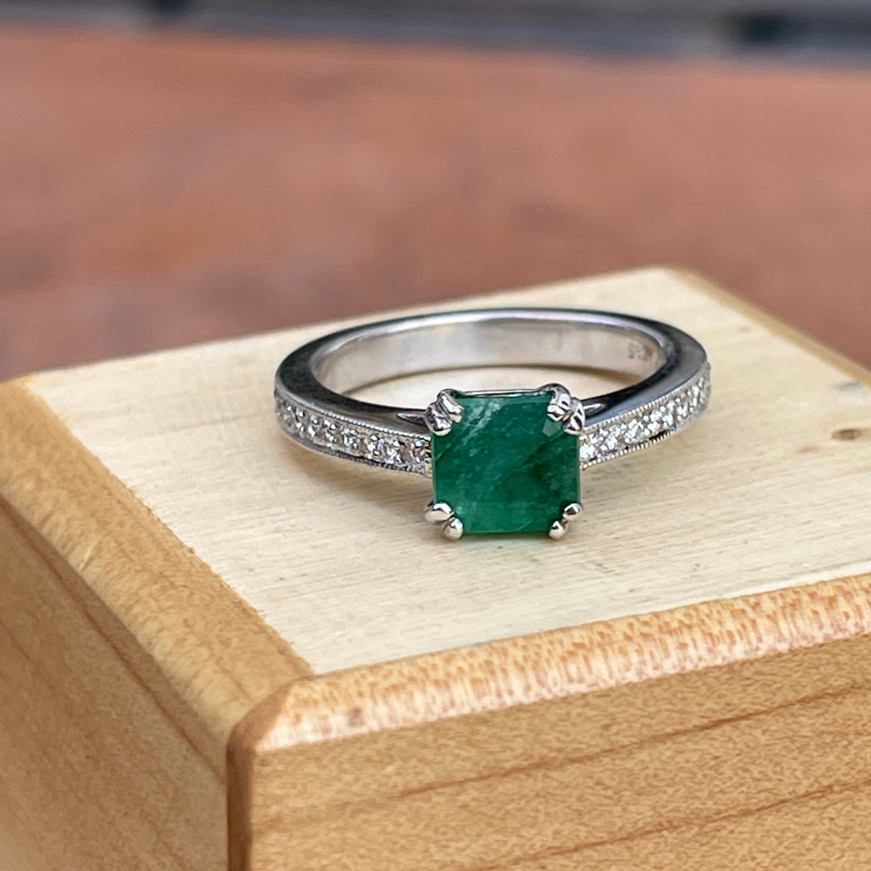 Emerald White Gold Ring 2024 | johnnysbarandgrill.com