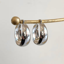 Load image into Gallery viewer, 14KT White Gold Chunky Tapered Round Hoop Earrings 27mm
