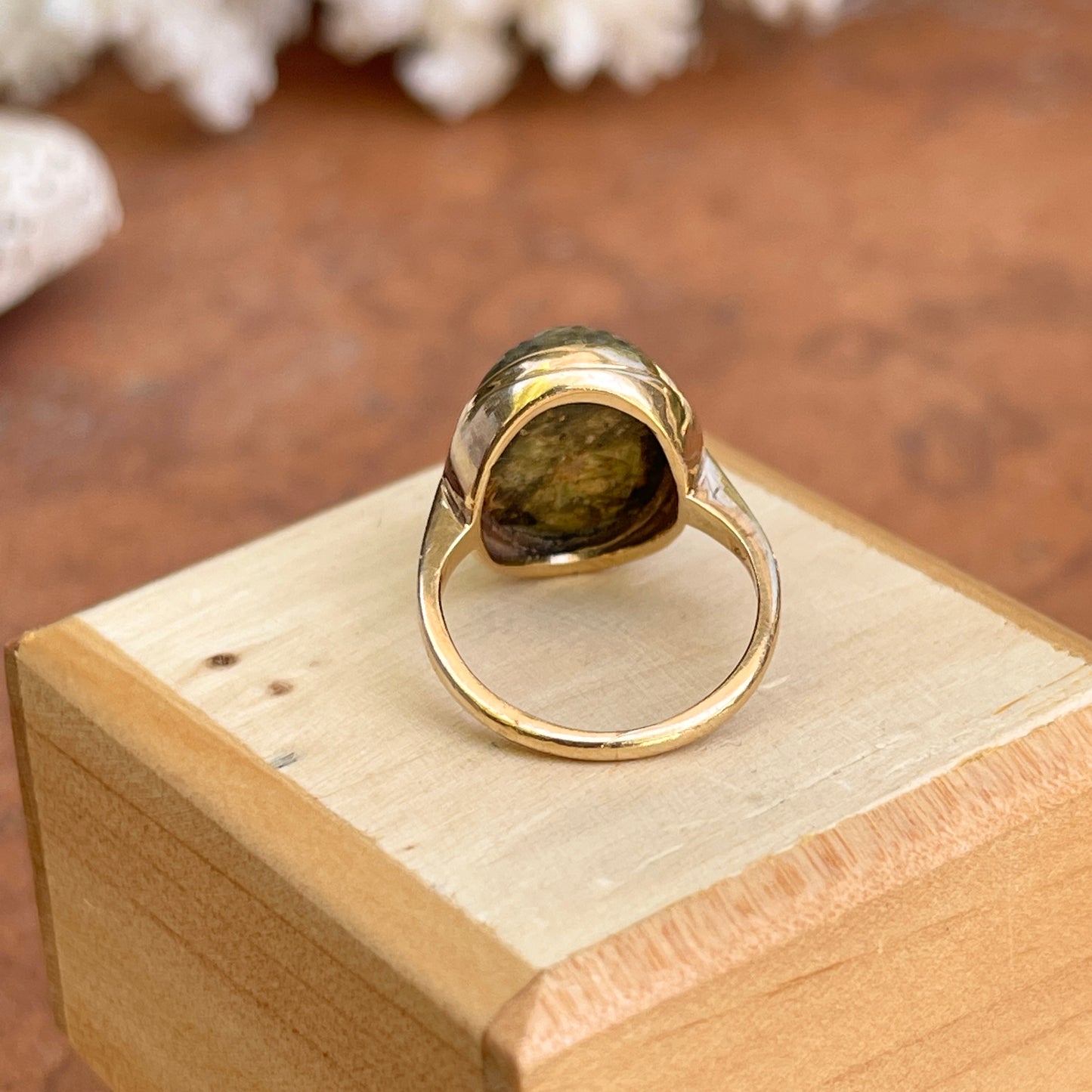 Estate 14KT Yellow Gold Bezel Carved Scarab Oval Agate Ring