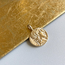 Load image into Gallery viewer, Estate 14KT Yellow Gold Roman Soldier Head Round Pendant Charm