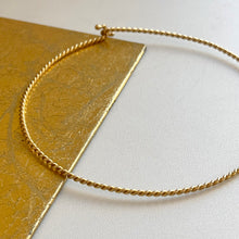 Load image into Gallery viewer, Estate 14KT Yellow Gold Twisted Tube Round Collar Necklace