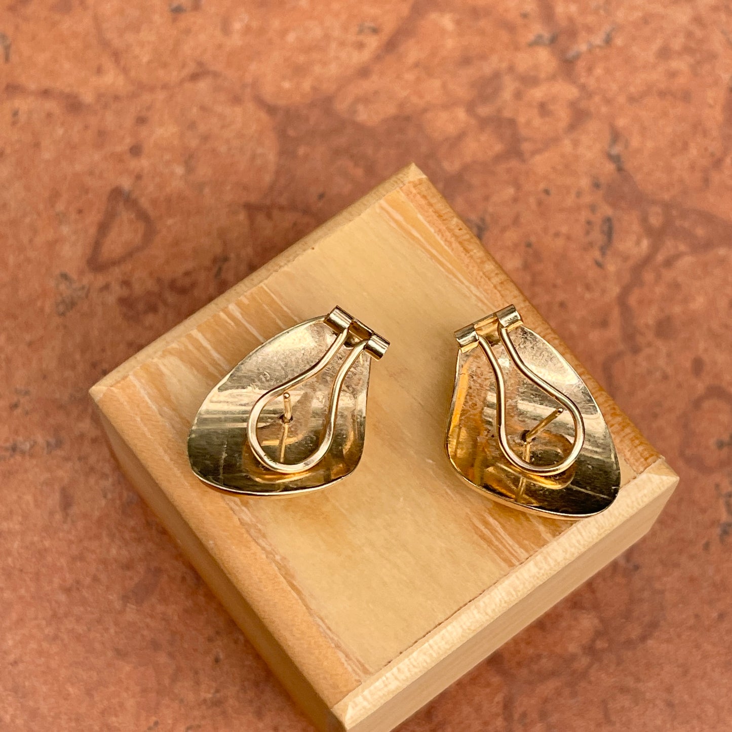 Estate 14KT Yellow Gold Ribbed Shell Shape Omega Earrings